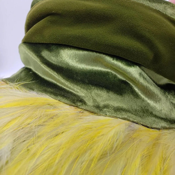 Vintage Calot Style Hat in Stunning Green and Citron Velvet & Feathers H… - Picture 7 of 7